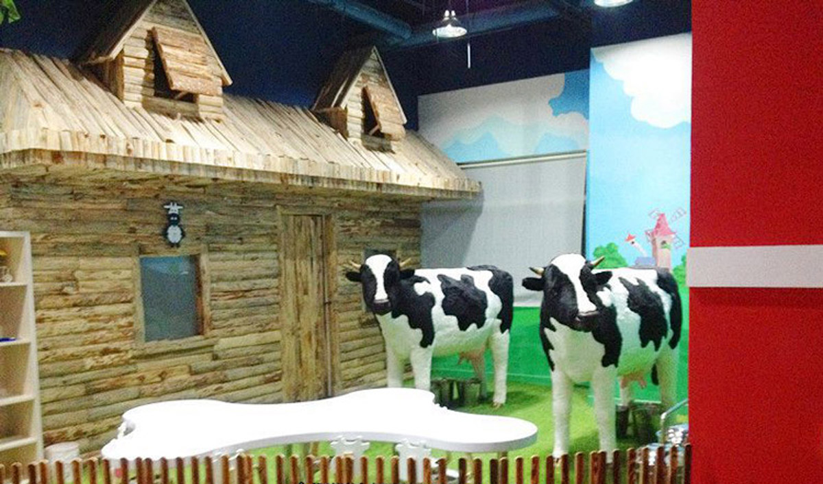 涪城动感影院儿童体验馆专用仿真奶牛