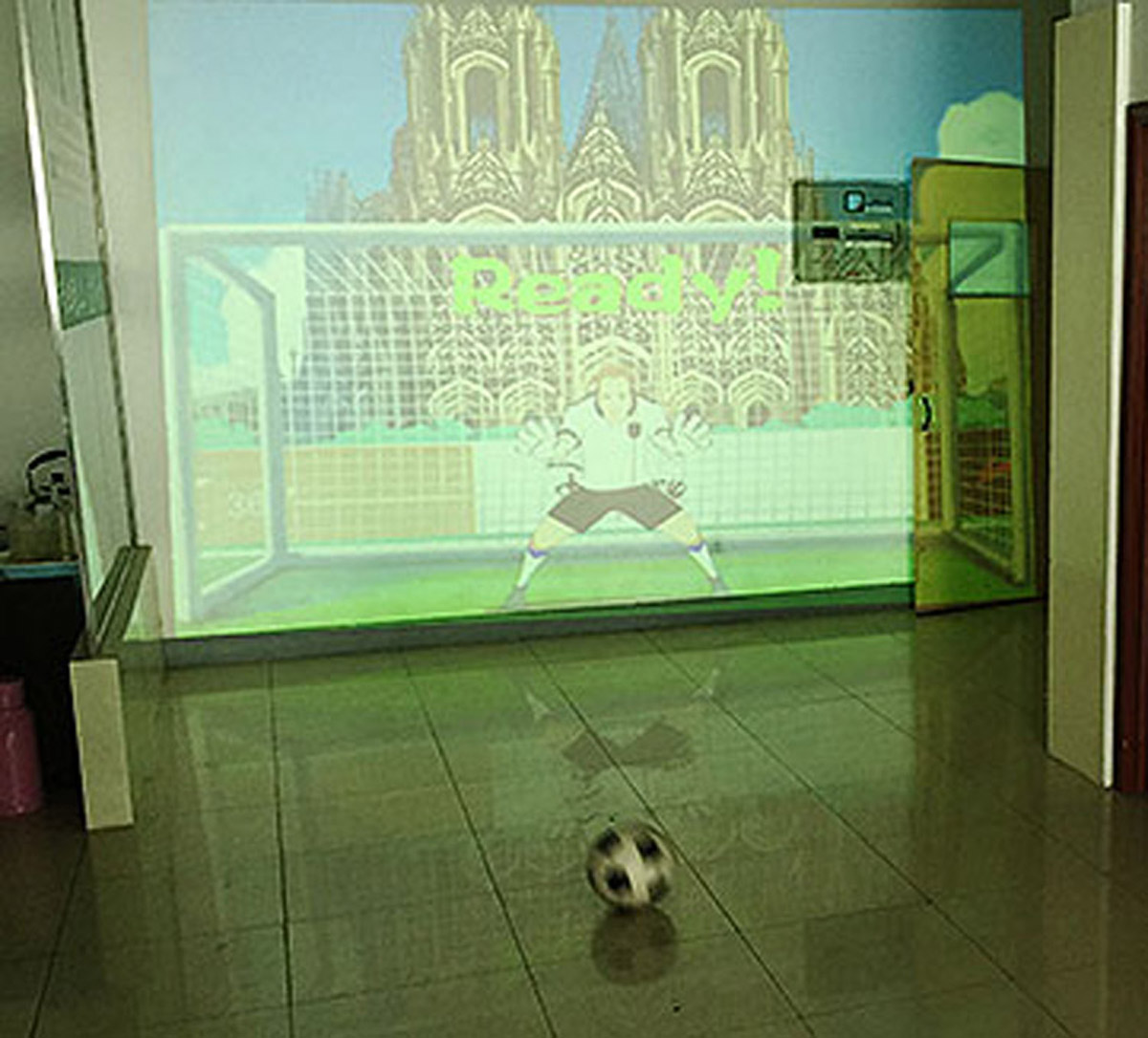 动感影院使用体感识别技术的虚拟足球射门.jpg